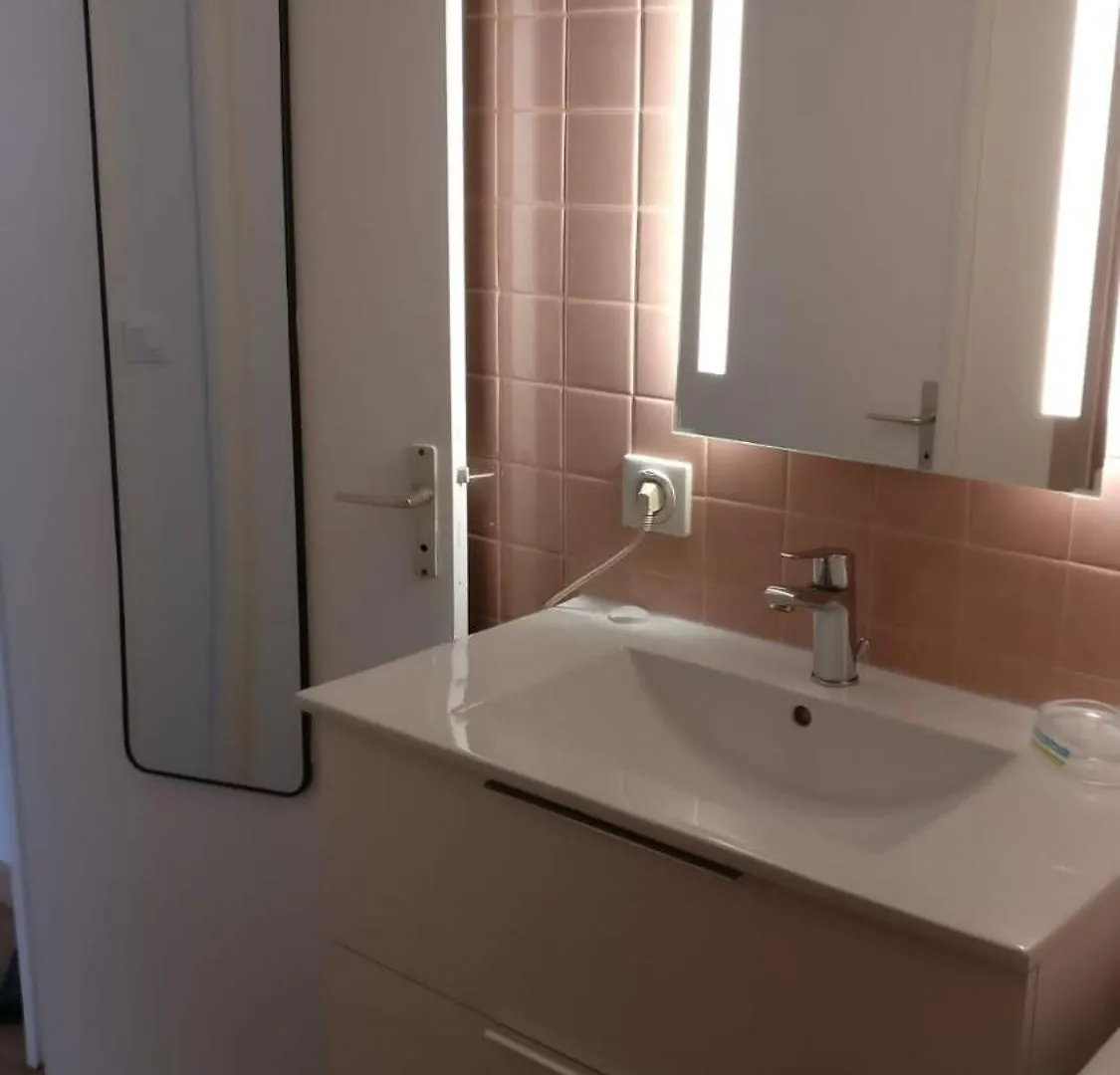 Your 28 M Studio Near Paris Modern Convenient And Affordable Fontenay-aux-Roses 0*,